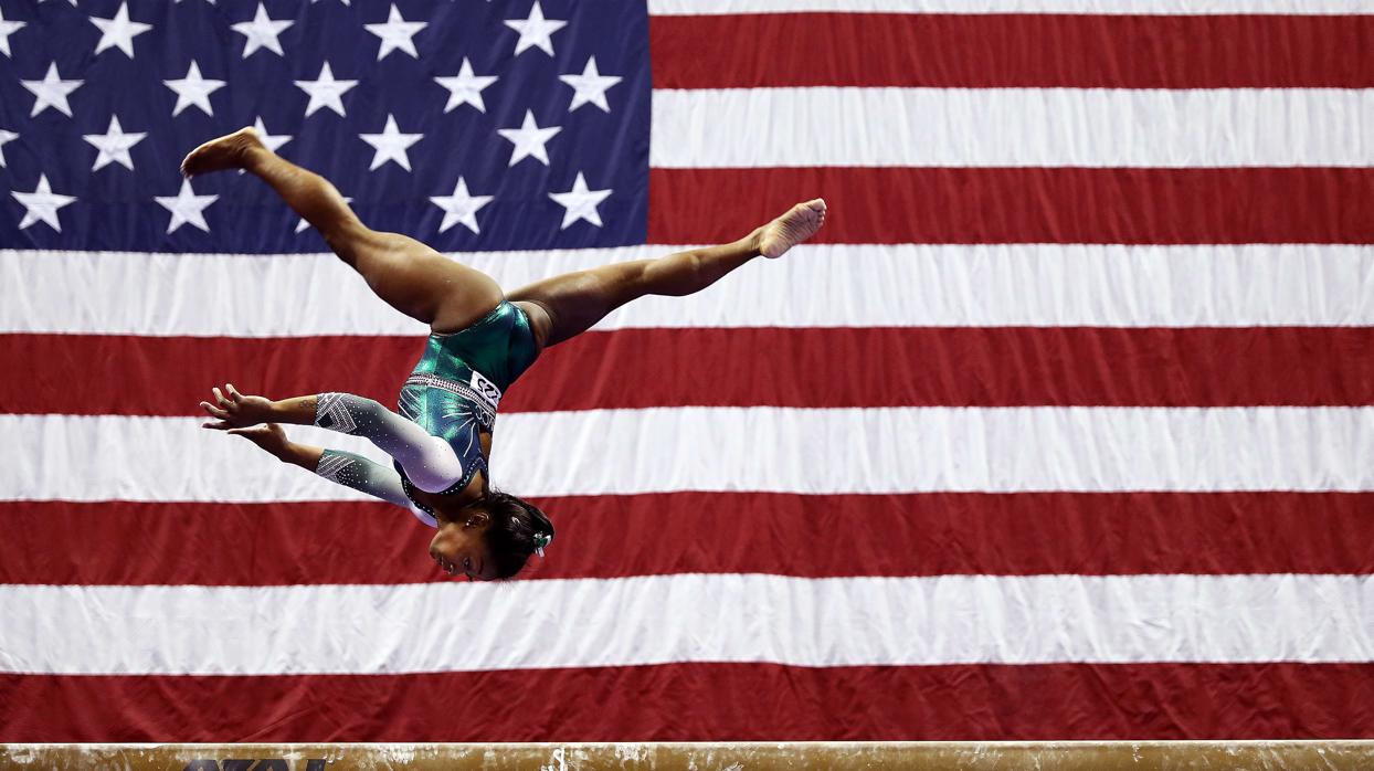 Biles, en acción