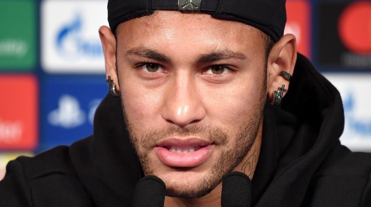 Neymar durante una comparecencia pública
