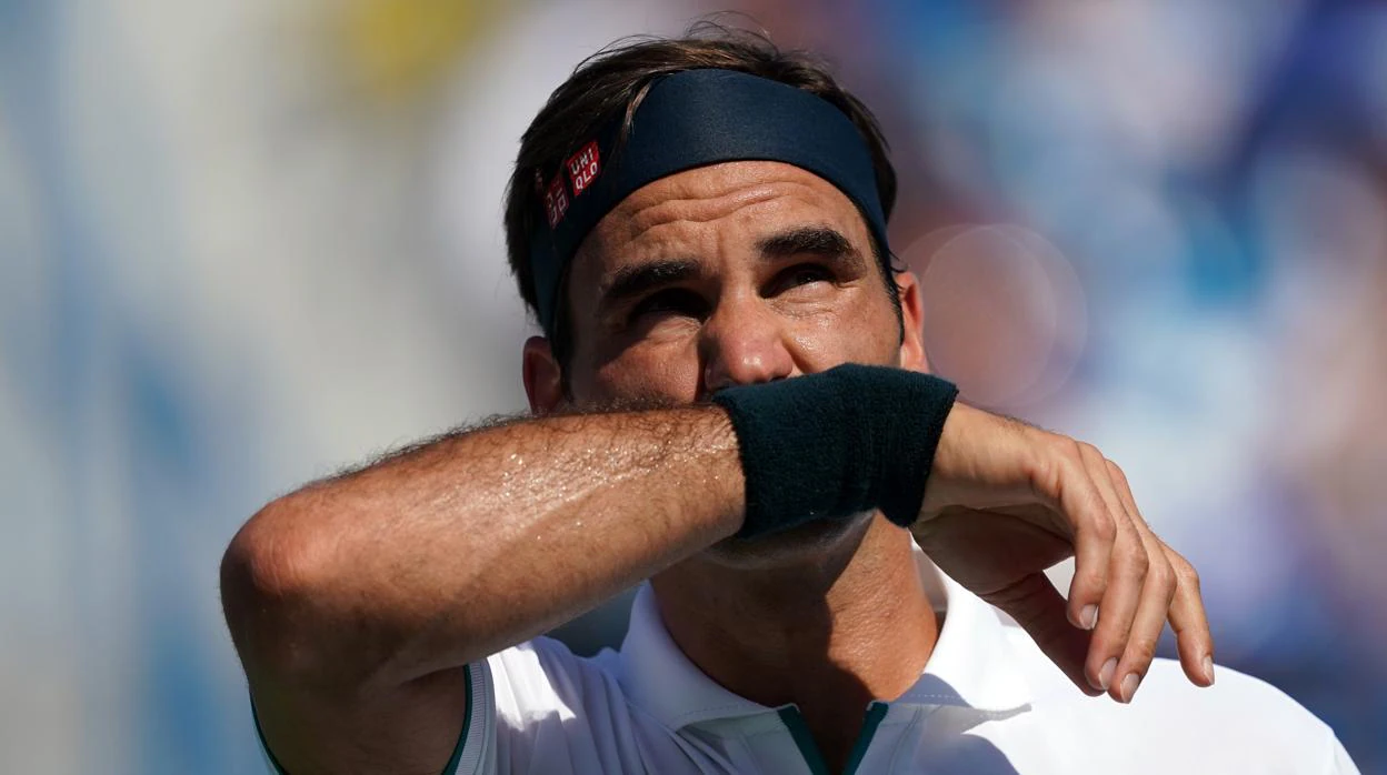 Federer cae en Cincinnati y Djokovic elimina a Carreño
