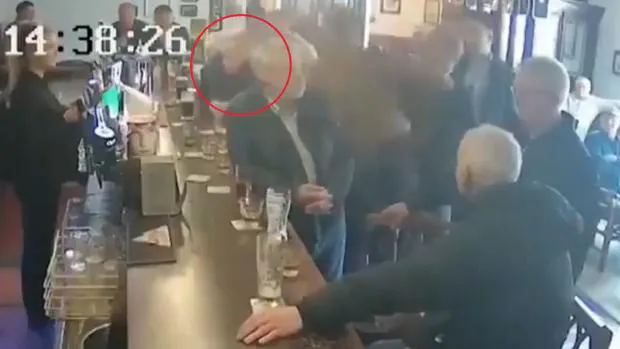 La brutal agresión de Conor McGregor a un hombre en un bar