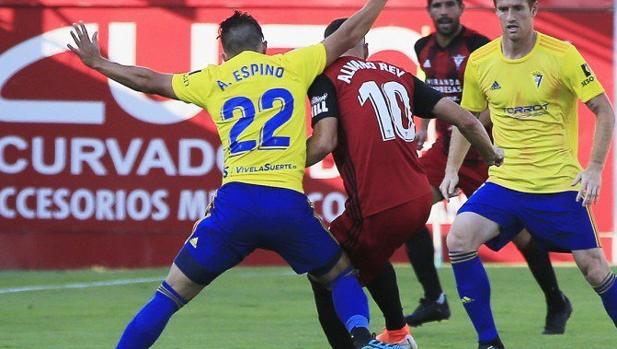 El Mirandés no puede ante el Cádiz en su debut en Anduva