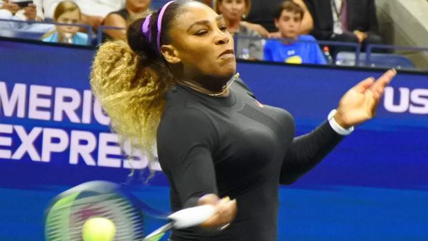 Serena Williams aplasta a Sharapova en su estreno