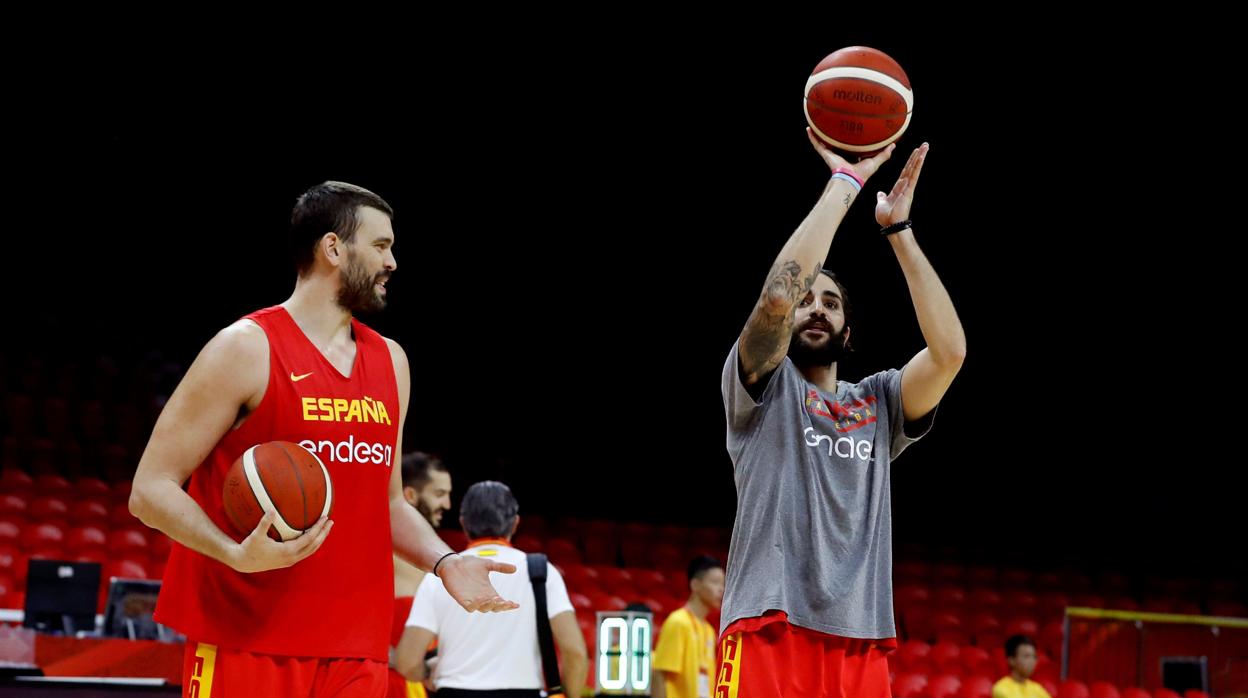 Marc Gasol y Ricky Rubio, durante un entrenamiento de la selección en China