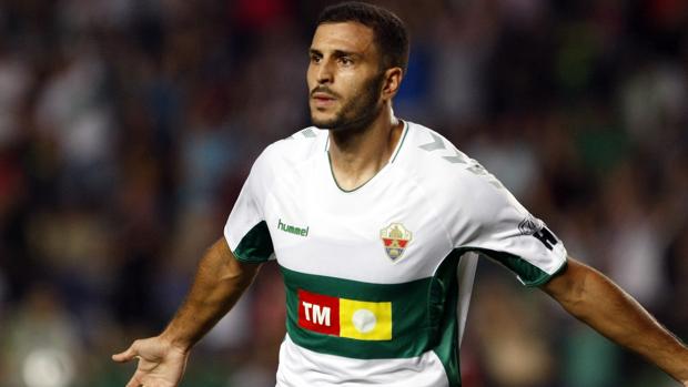 Yacine impulsa el Elche y acaba con la racha de la Ponferradina