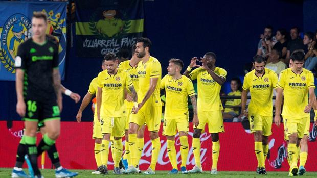 La eficacia del Villarreal pudo con un Betis que acabó hundido