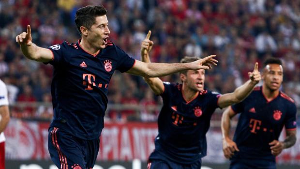 El Bayern gana con doblete de Lewandowski