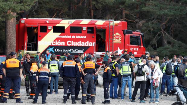 Cortada la carretera de las Dehesas debido a la gran afluencia de voluntarios para buscar a Blanca Fernández Ochoa