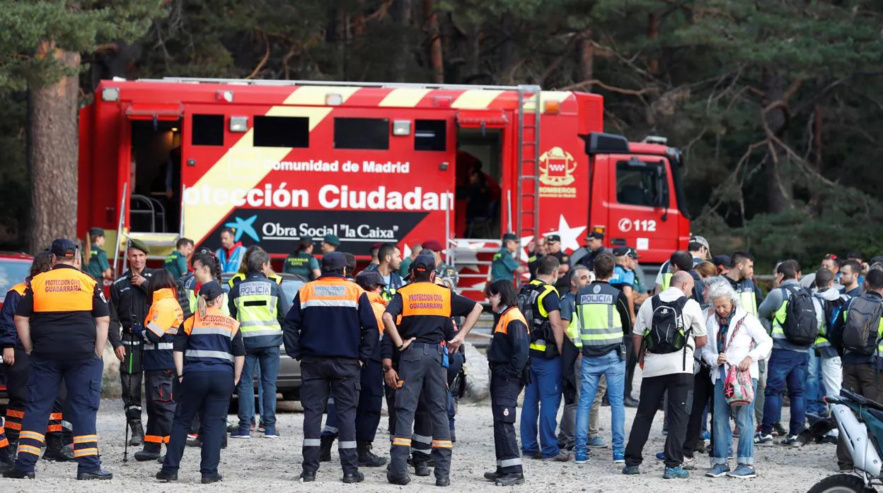 Policía, organismos de emergencias y voluntarios momentos antes de reanudar la búsqueda de Blanca Fernández Ochoa