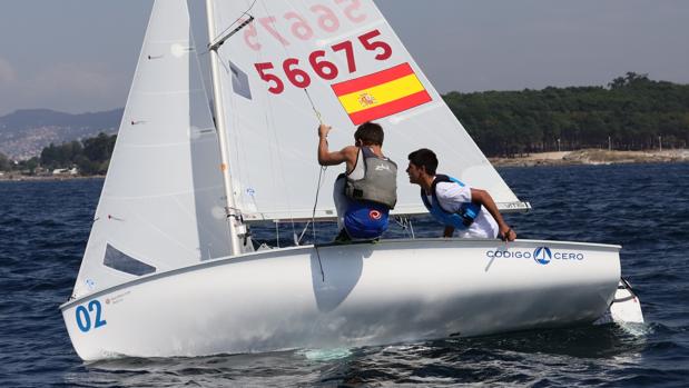 Jacobo García y Antoni Ripoll, líderes de la Semana Abanca en 420