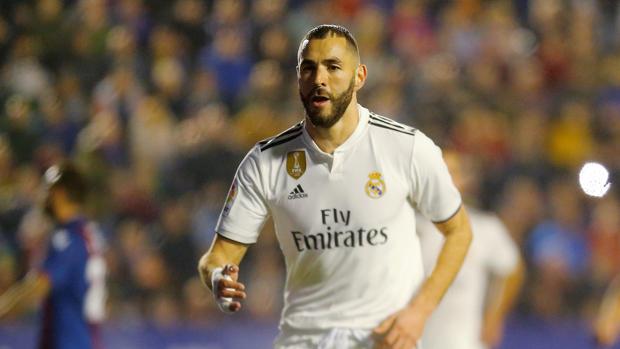 Benzema, cuatro goles, Pichichi de la Liga