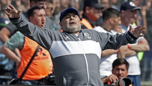 Maradona debuta con derrota en el Gimnasia