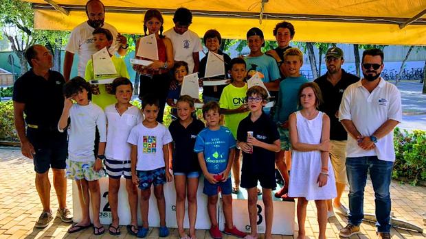 Enrique Muñoz, Beatriz Serrano y Miguel Cervantes ganaron el Trofeo Náutico de Sevilla