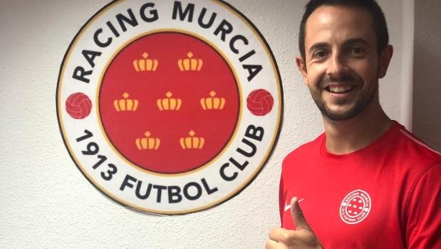 El Racing Murcia sorprende con el fichaje del goleador Carlos Álvarez