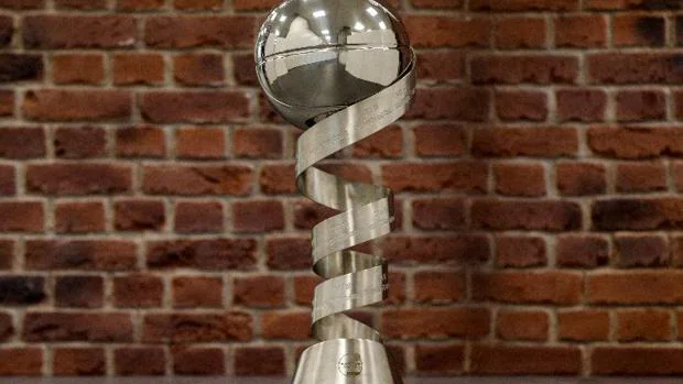 La Supercopa estrena trofeo