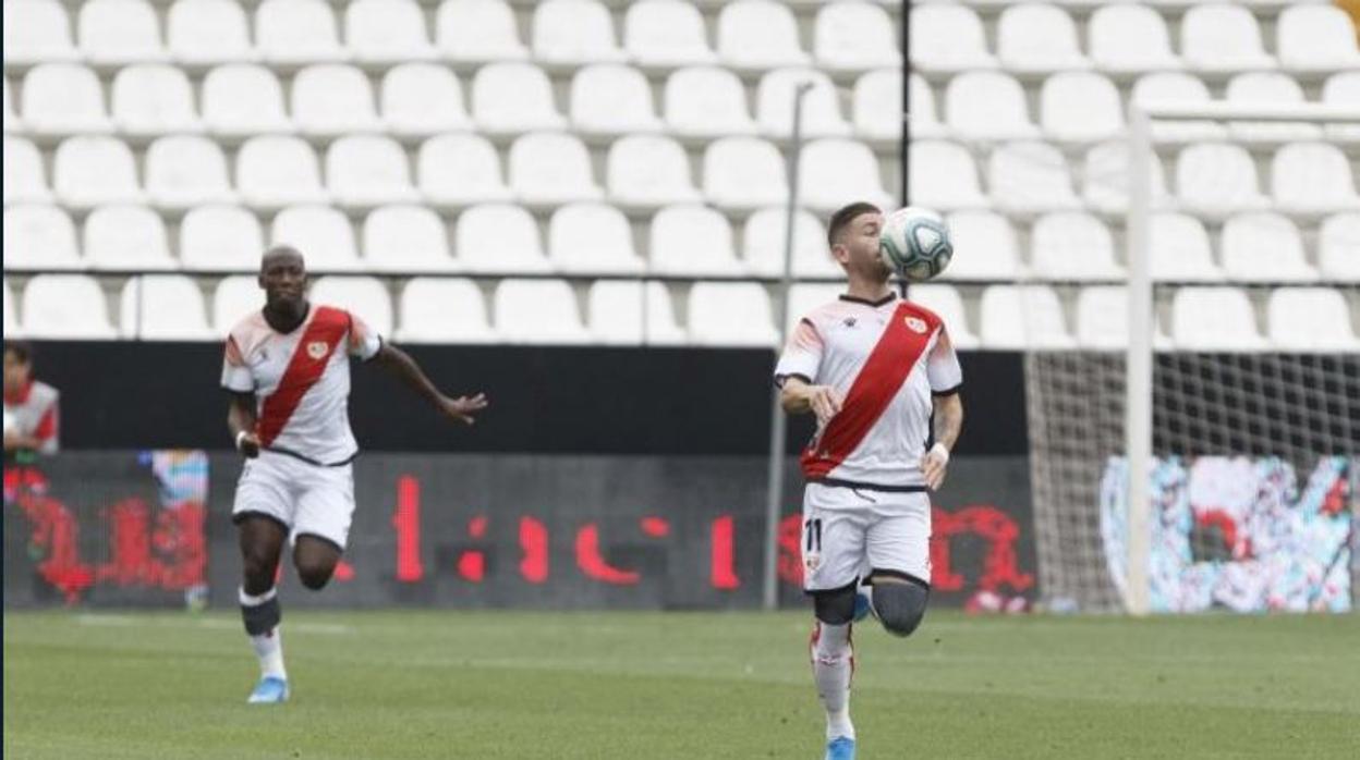 El Rayo perdona y el Almería se aprovecha para defender su liderato