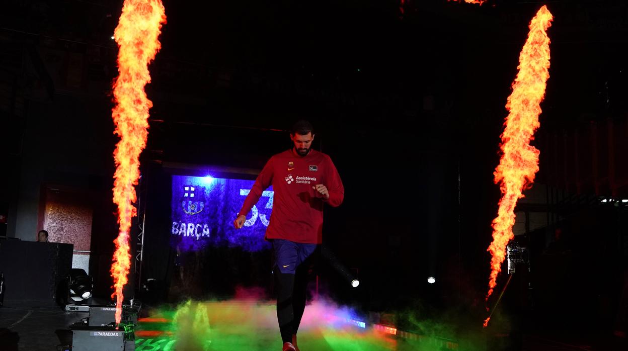 La tremenda pitada a Nikola Mirotic en la final de la Supercopa