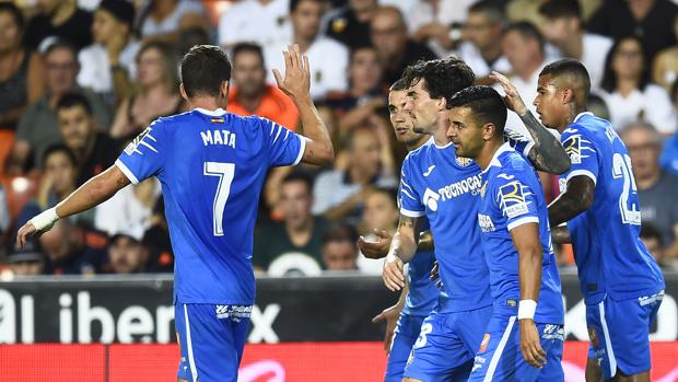 Jason y Ángel salvan un empate de Mestalla en un alocado partido