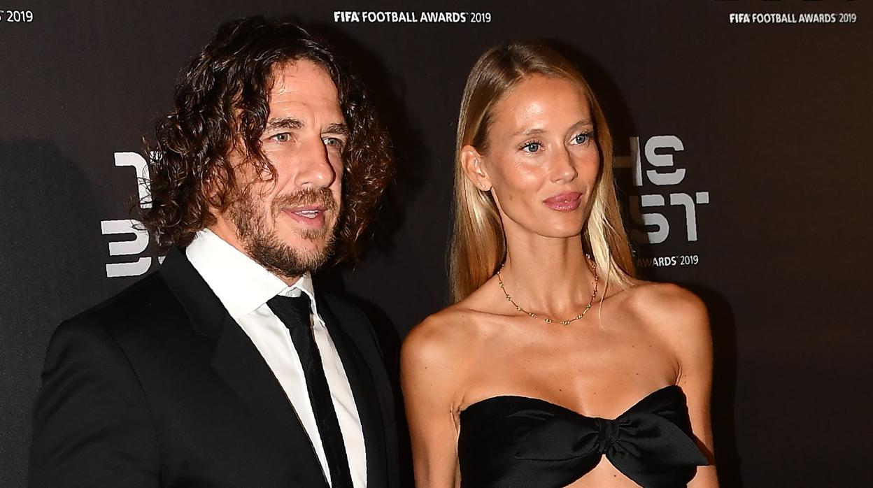 Puyol y su pareja, Vanesa Lorenzo, en la gala The Best