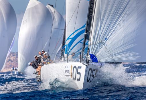 «Azzurra» ganó en el agua lo que le querían arrebatar en los despachos