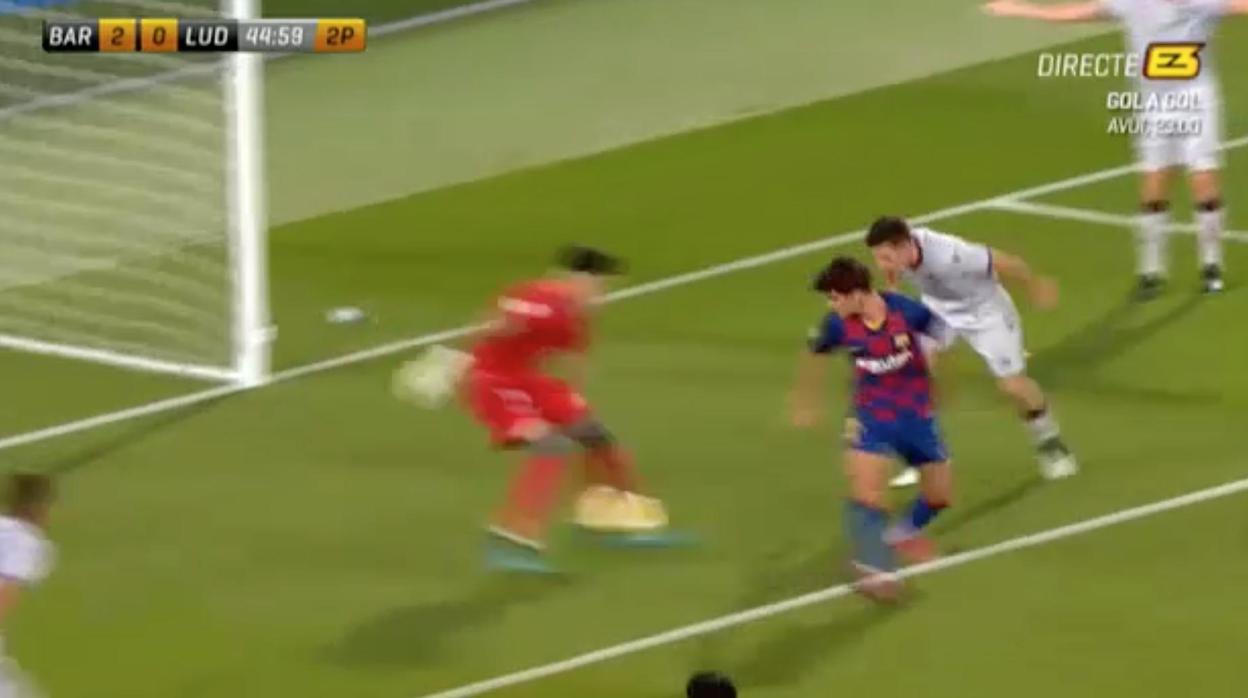 El alucinante gol de Álex Collado en el Barça B-Atlético Levante