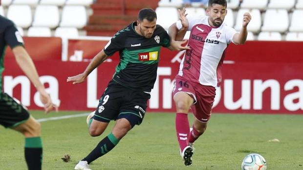 Un golazo de Qasmi da los tres puntos al Elche ante el Albacete