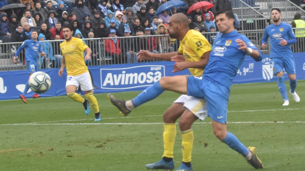 El «matagigantes» también tumba al líder