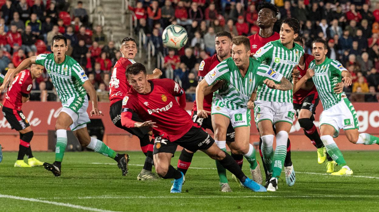 El Betis resiste en Mallorca y encadena su segundo triunfo consecutivo