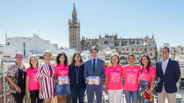 Diez mil corredoras para la marea rosa de la Carrera de la Mujer 2019 de Sevilla