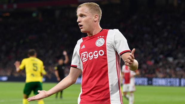 Van de Beek cierra la puerta a ir al Real Madrid en invierno