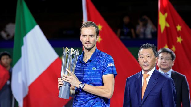 Medvedev, campeón también en Shangai