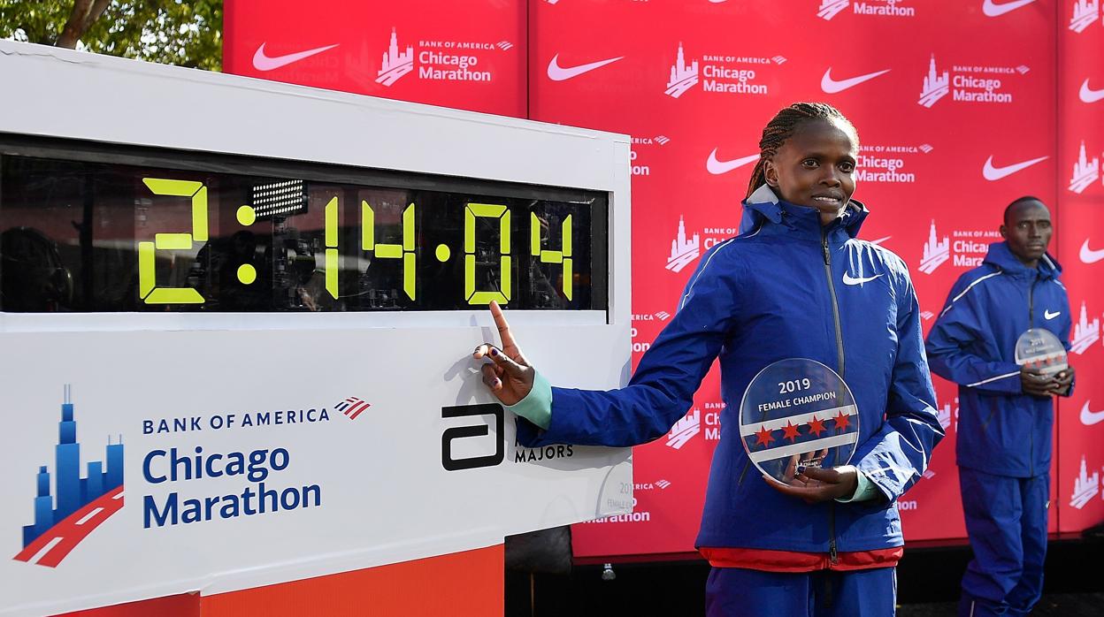 Kosgei, con su récord del mundo en el maratón de Chicago