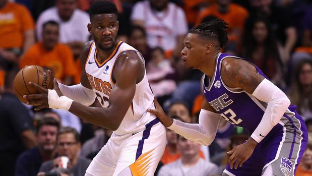 DeAndre Ayton, suspendido 25 partidos por utilizar un diurético