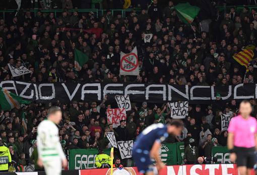 La respuesta de los ultras del Celtic a los fascistas de la Lazio que terminó con Mussolini «colgado» en la grada