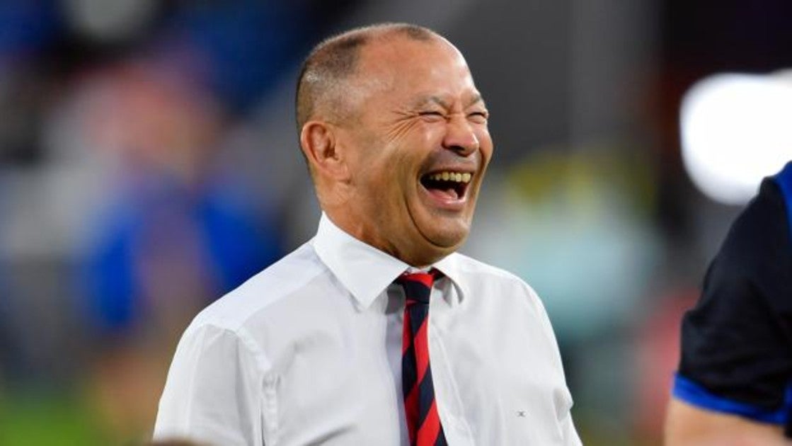 Eddie Jones, exultante ayer después de derrotar a los bicampeones mundiales en Yokohama