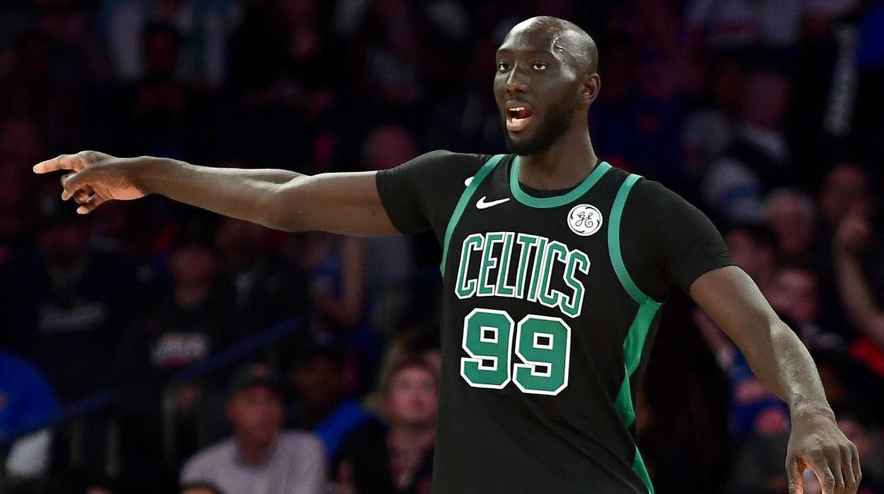 El gigante Tacko Fall hace su esperado debut con los Celtics