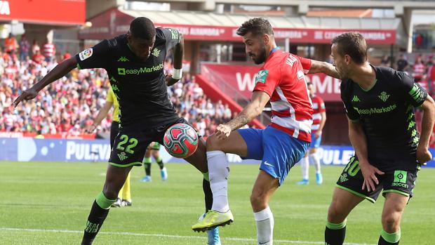 Granada-Betis (1-0): Vadillo deja a Rubi en el alambre