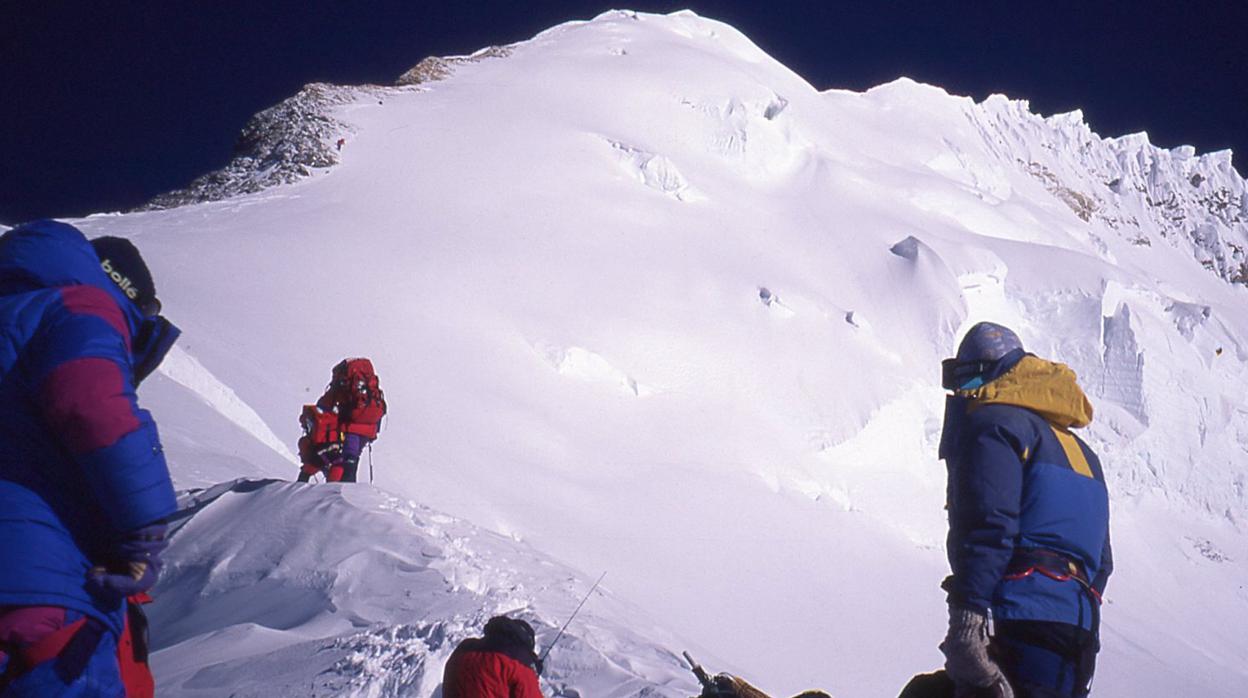 El montañero español falleció por agotamiento en el Himalaya