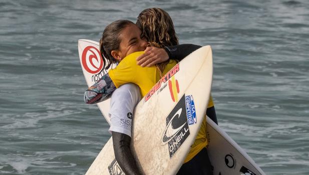 Histórica medalla de plata de España en la Aloha Cup del Mundial Júnior de Surf
