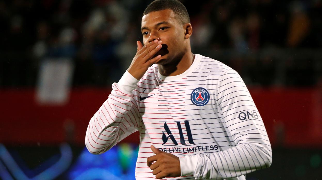 Mbappé, en un calentamiento del PSG