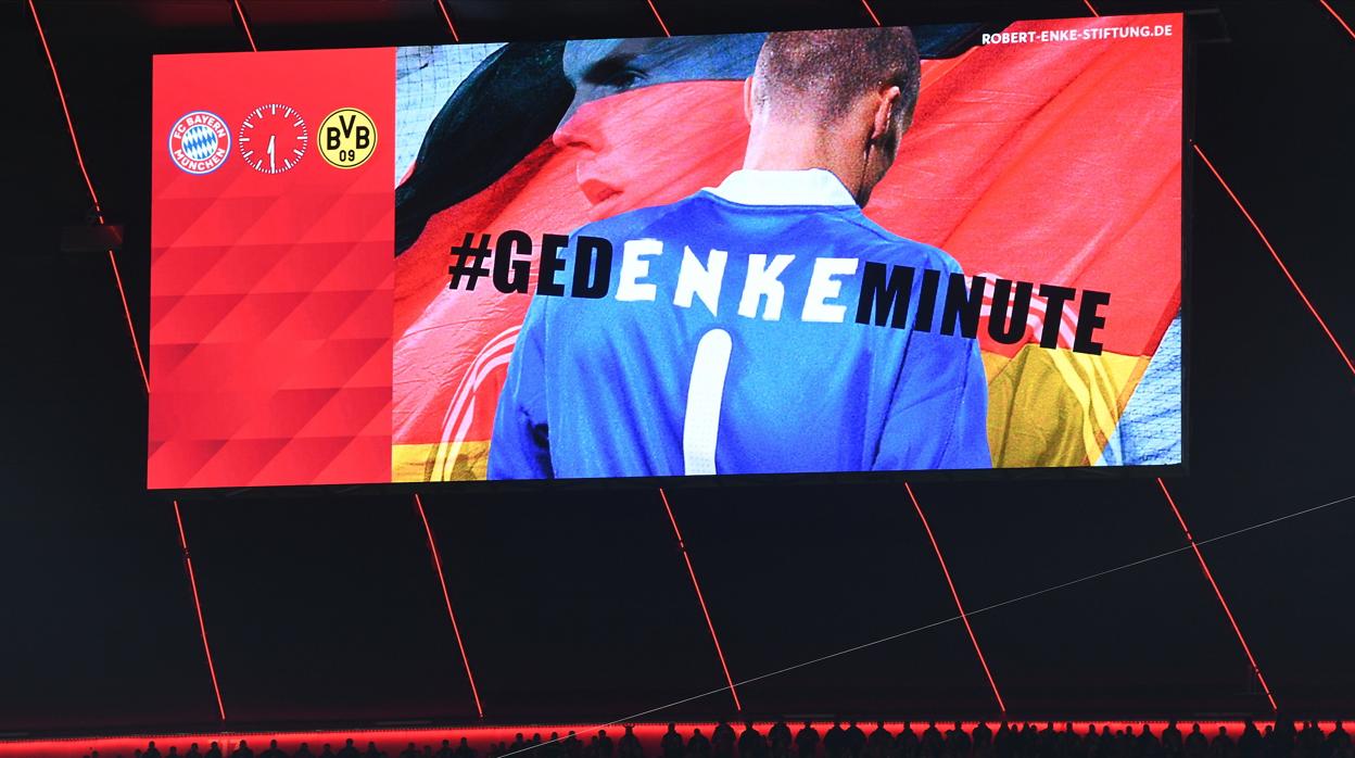 Minuto de silencio ayer en Múnich, por el décimo aniversario de la muerte de Robert Enke