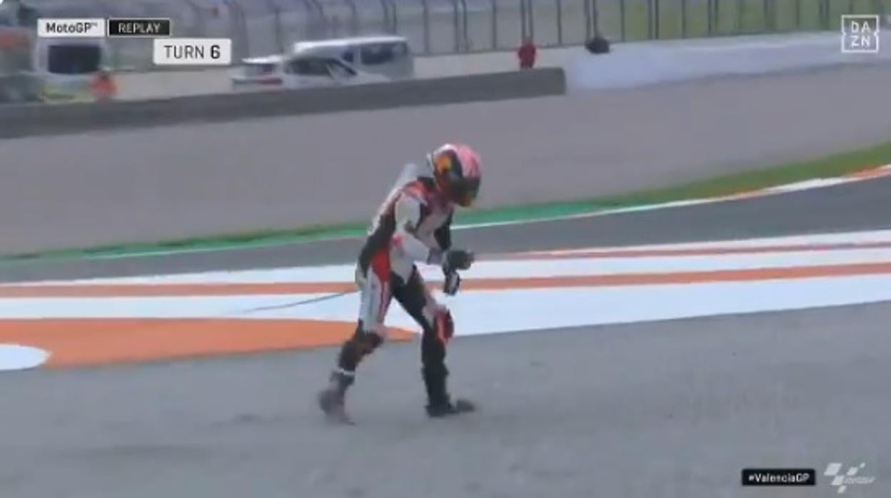 Así ha sido el escalofriante atropello de la moto de Iker Lecuona a Johann Zarco