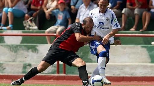 Duelo amistoso en 2009 entre el Mensajero y el Tenerife, entonces en Primera