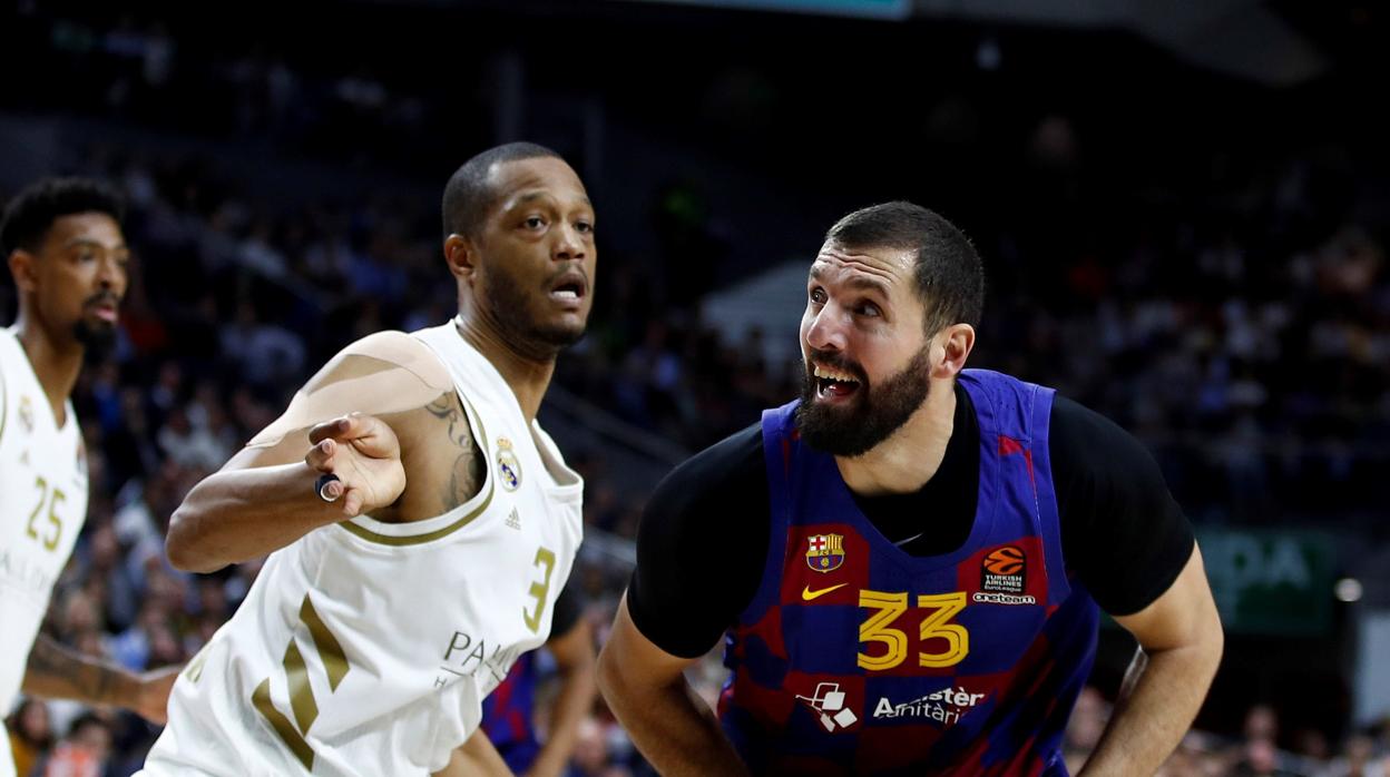 Randolph y Mirotic, durante el partido de Euroliga en el WiZink