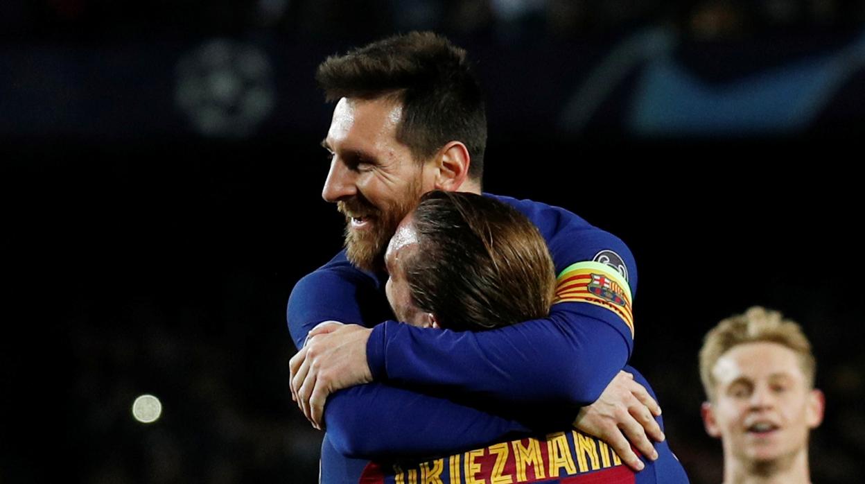 Messi y Griezmann celebran el gol del francés ante el Dortmund