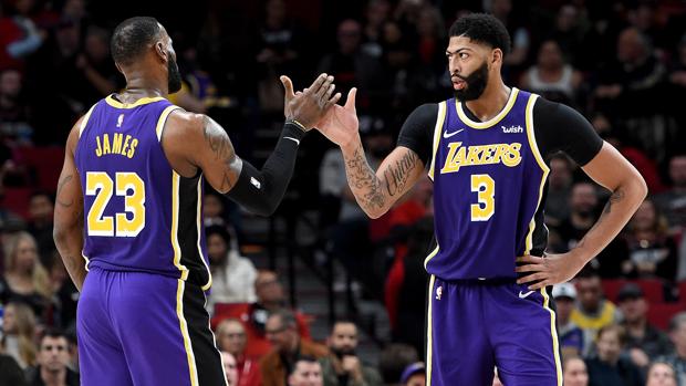 Los Lakers y los Bucks siguen intratables