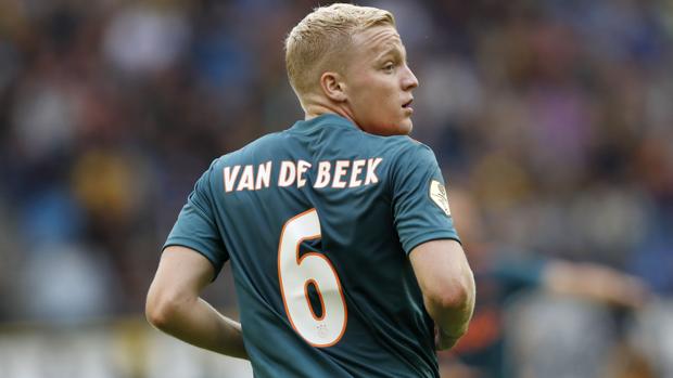 Van de Beek se pronuncia sobre el interés del Real Madrid