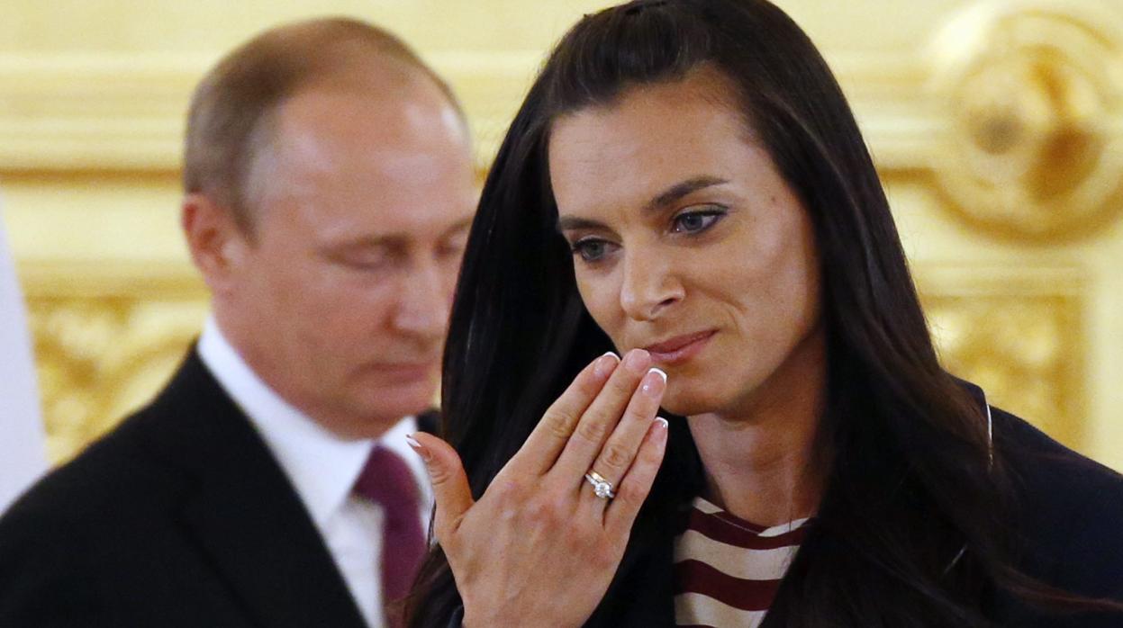 Isinbayeva, junto a Putin