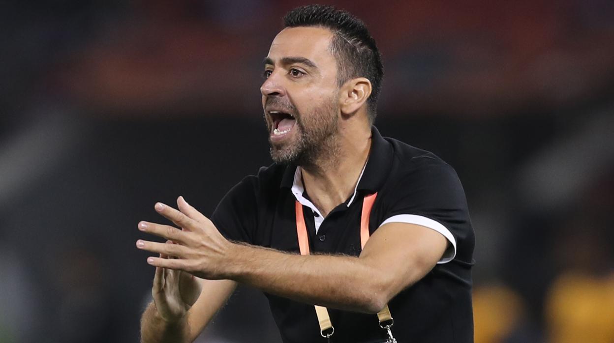 Xavi ejerce como entrenador durante un partido de esta misma semana