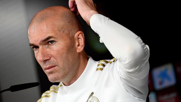 Zidane: «Jugamos un día después que el Barcelona, la Liga lo decidió así, no podemos hacer nada»