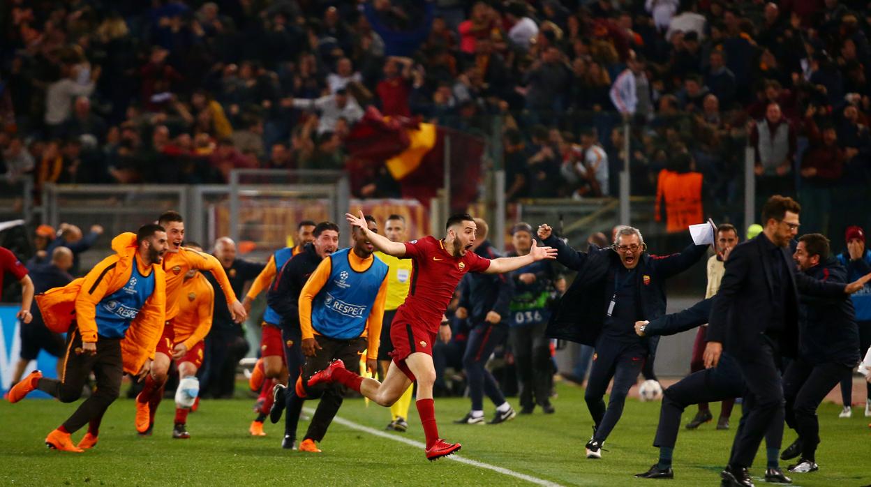 Manolas celebra el gol que clasificó a la Roma para semifinales ante el Barcelona